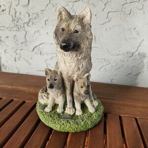 Realistic Mother Wolf & Cubs Figurine • Wildlife Sculpture • Rustic Cabin Decor